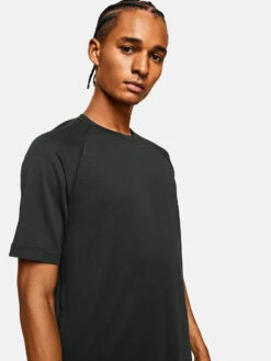 FastTrack Mesh Shortsleeve -Outdoor Voices Store 1 hero M301347 SMS BLK Sweatee Mesh T Shirt Black 2358 V2