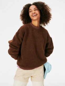 MegaFleece Crewneck 18 MegaFleece Crewneck -Outdoor Voices Store Front04 W501067 WNF CHO MegaFleece Sweatshirt Chocolate 207 vze1KdX