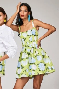 SAMIRA DRESS - CITRINE PEONIES 10 SAMIRA DRESS - CITRINE PEONIES -Outdoor Voices Store LOOK 01 021