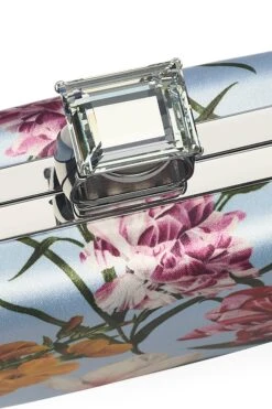 ON THE ROCKS CLUTCH - GLACIAL BLUE BLOSSOMS -Outdoor Voices Store SHOT 01 125 127 2c07b727 5272 49c0 a56e 3147ac4b96e7