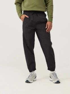 RecNylon Pant 8 RecNylon Pant -Outdoor Voices Store U702040 RNY BLK RecNylon Pant Black Male Talent 003 crop DXiBLJW