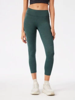 TechSweat™ 3/4 Legging 20 TechSweat™ 3/4 Legging -Outdoor Voices Store W101491 TSW EGR Move Free 3 4 Legging Evergreen 076 PUFkKfx