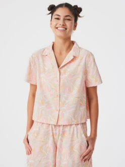 SolarCool Tourist Shirt -Outdoor Voices Store W301700 UPF PKM SolarCool Shortsleeve Pink Marble 0067 be0a2aa6 8104 42f1 8156 bf0d5126769e