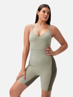 SuperForm™ 8" Bodysuit 8 SuperForm™ 8" Bodysuit -Outdoor Voices Store W401519 BIT TTE Zoom 8 Bodysuit Sandstone Tea Tree Eucalyptus 084 K0Q7q9v
