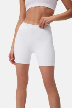 TechSweat™ 6" Short 26 TechSweat™ 6" Short -Outdoor Voices Store W701544 TSW WHI Move Free 6 Short White 123 OMu45IO