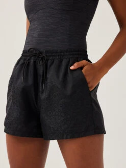 GeoShine 2.5" Short 9 GeoShine 2.5" Short -Outdoor Voices Store W701800 MSJ BLK City Sport 2.5in Short Black 039